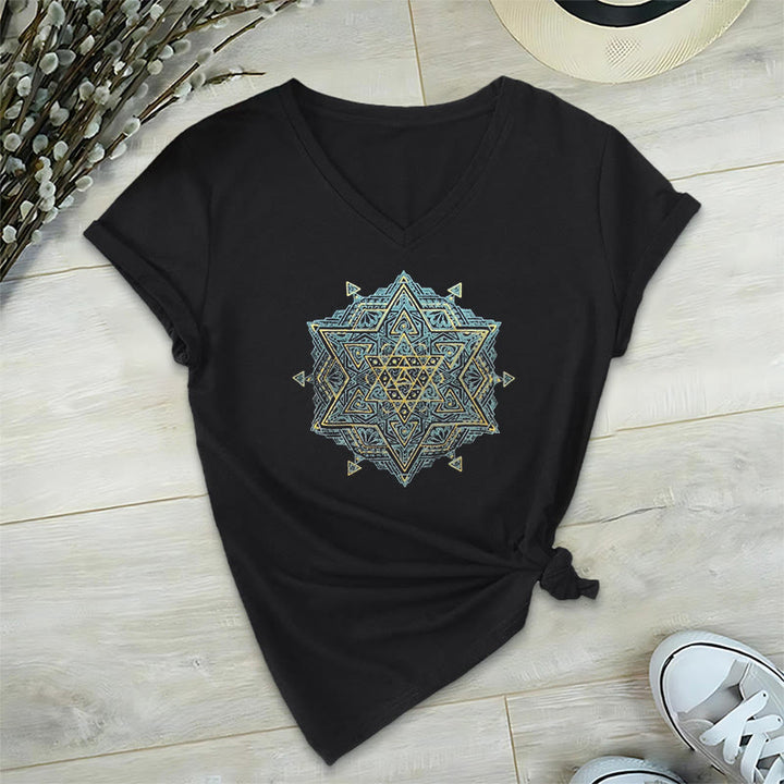 T-shirt col V avec symbole du cube de Olivenorma et géométrie sacrée. - Noir - 2XL - image 11