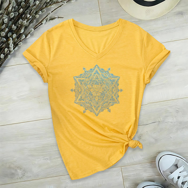 T-shirt col V avec symbole du cube de Olivenorma et géométrie sacrée. - Jaune - 2XL - image 17