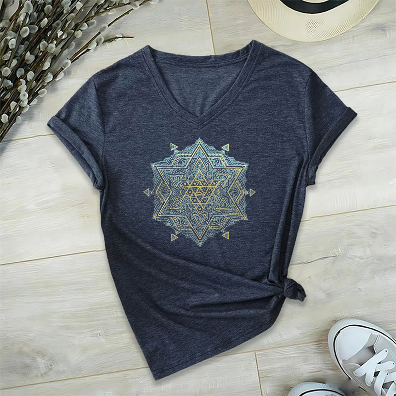 T-shirt col V avec symbole du cube de Olivenorma et géométrie sacrée. - Marine - 2XL - image 21