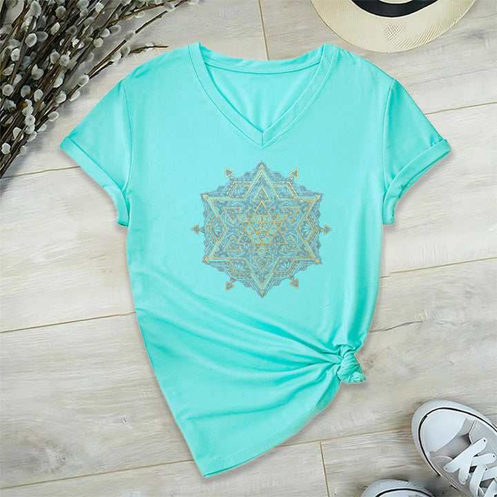 T-shirt col V avec symbole du cube de Olivenorma et géométrie sacrée. - Cyan - 2XL - image 18