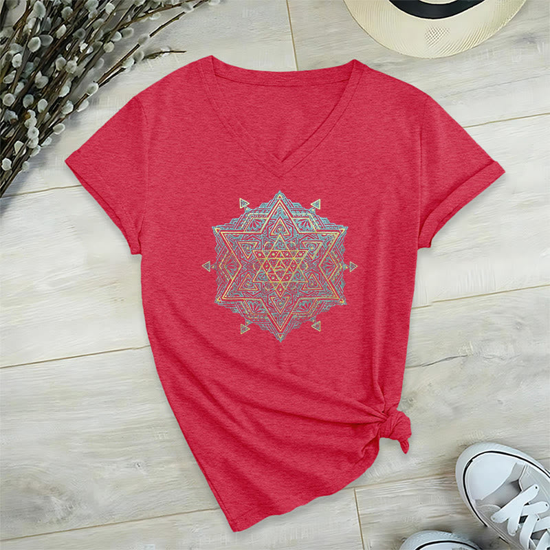 T-shirt col V avec symbole du cube de Olivenorma et géométrie sacrée. - Rouge - 2XL - image 31