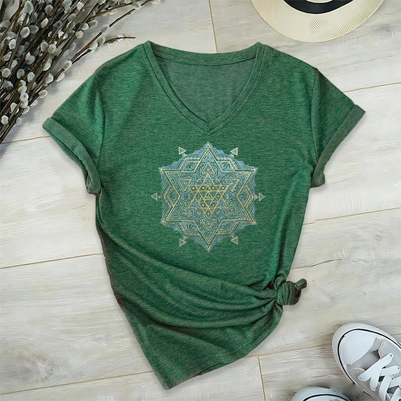 T-shirt col V avec symbole du cube de Olivenorma et géométrie sacrée. - Vert - 2XL - image 25