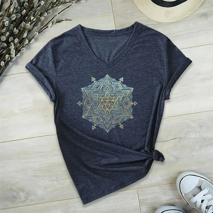 T-shirt col V avec symbole du cube de Olivenorma et géométrie sacrée. - Marine - 2XL - image 20