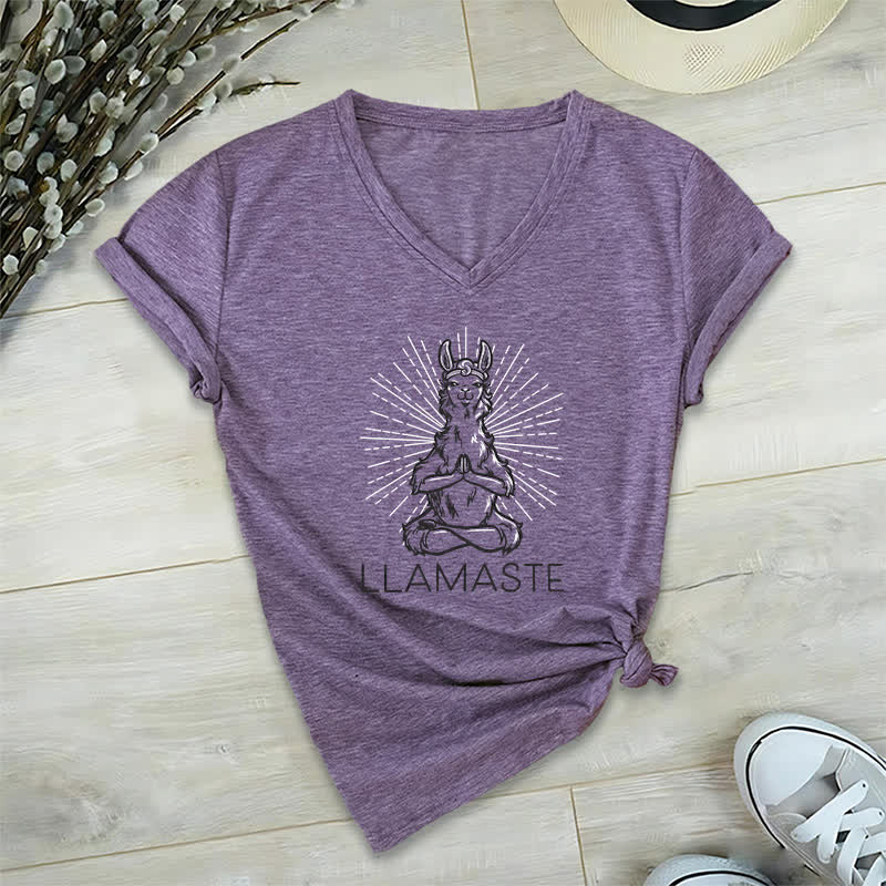 T-shirt col V humoristique Olivenorma avec inscription « Lama Namaste » - Violet - 2XL - image 25