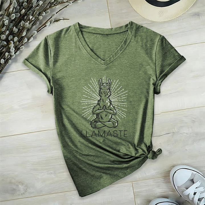 T-shirt col V humoristique Olivenorma avec inscription « Lama Namaste » - Vert olive - 2XL - image 8