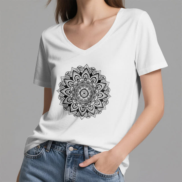 T-shirt de yoga à col en V et motif géométrique de fleur de lotus Olivenorma - image 25