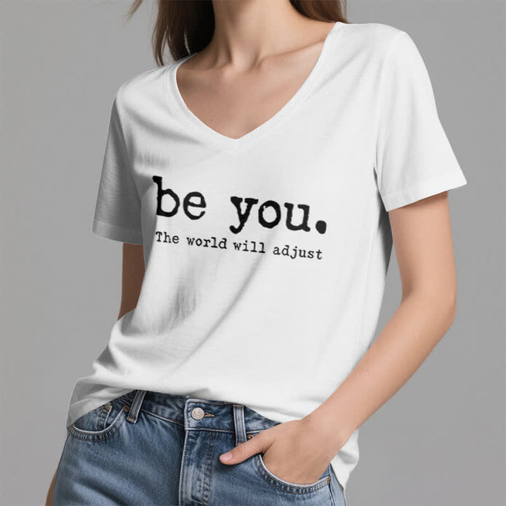 T-shirt col V Olivenorma « Soyez vous-même, le monde s'adaptera » - image 1