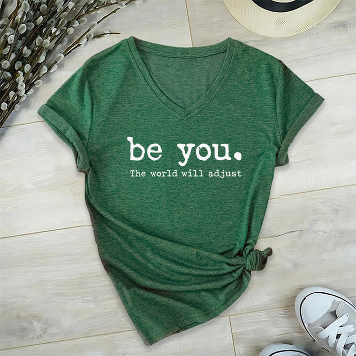 T-shirt col V Olivenorma « Soyez vous-même, le monde s'adaptera » - Vert foncé - 2XL - image 6