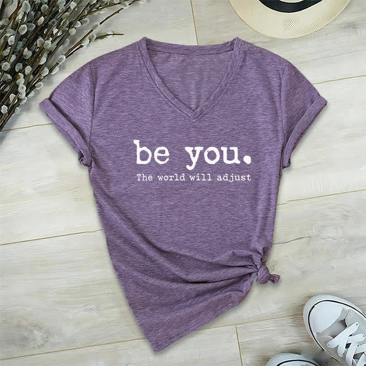 T-shirt col V Olivenorma « Soyez vous-même, le monde s'adaptera » - Violet - 2XL - image 25