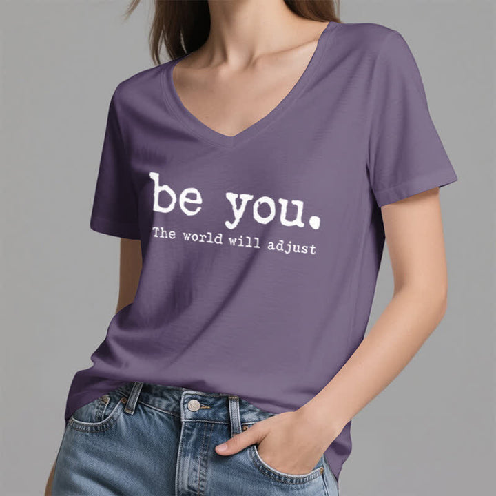 T-shirt col V Olivenorma « Soyez vous-même, le monde s'adaptera » - image 1