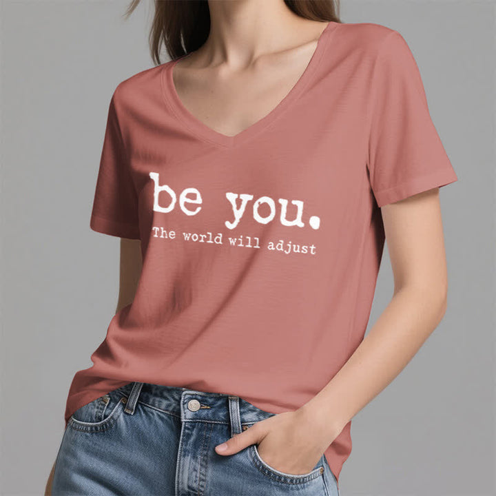 T-shirt col V Olivenorma « Soyez vous-même, le monde s'adaptera » - image 18