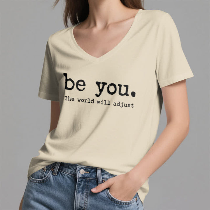 T-shirt col V Olivenorma « Soyez vous-même, le monde s'adaptera » - image 22