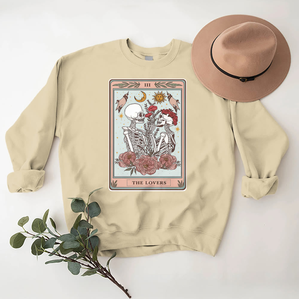 Sweat-shirt ras du cou ample en polaire avec motif carte de tarot et tête de mort Olivenorma THE LOVER - image 1