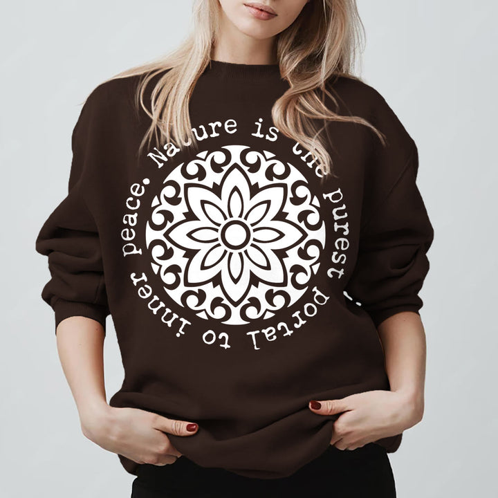 Olivenorma LA NATURE EST LE PORTAIL LE PLUS PUR VERS LA PAIX INTÉRIEURE Sweat-shirt polaire inspirant - Brun - 2XL - image 7