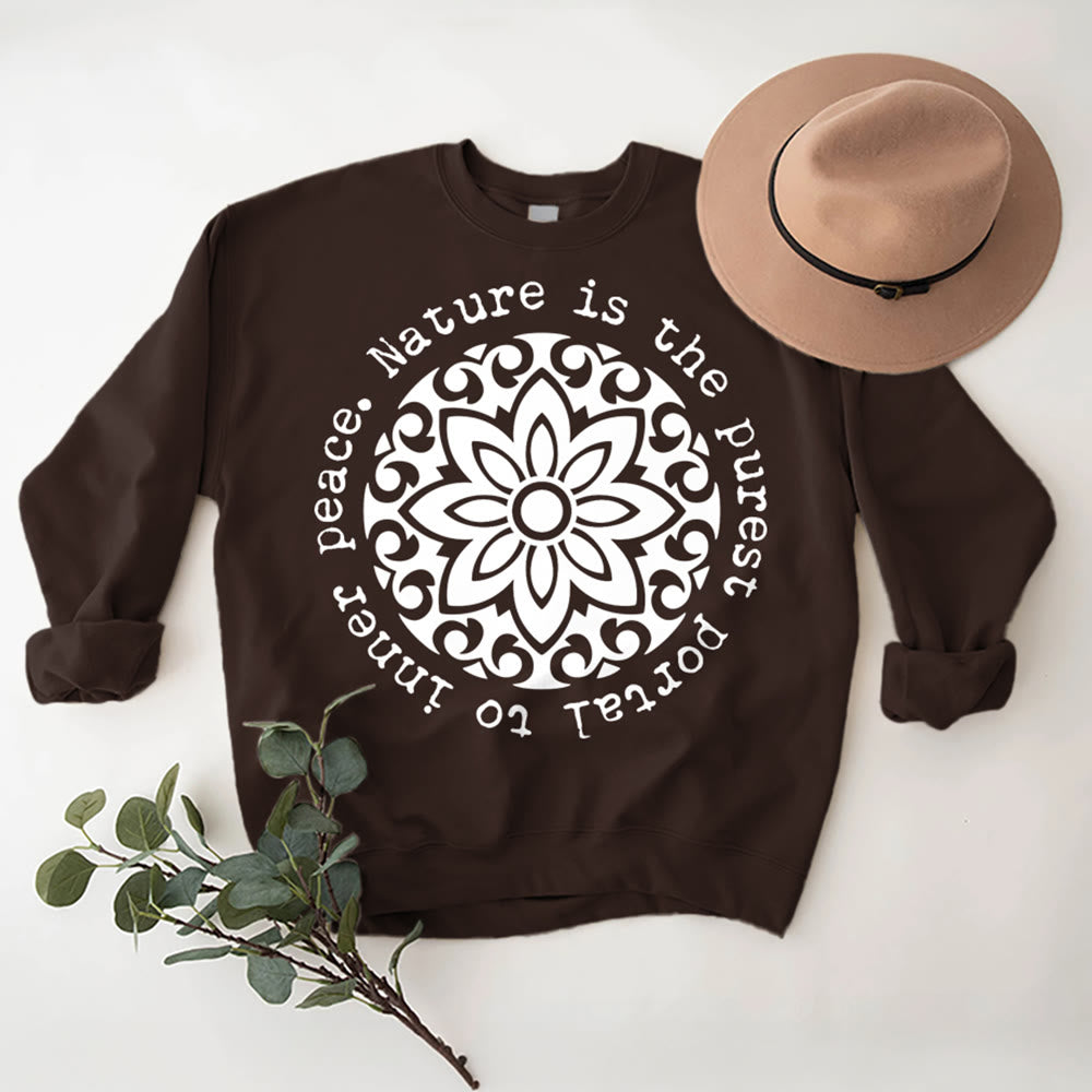 Olivenorma LA NATURE EST LE PORTAIL LE PLUS PUR VERS LA PAIX INTÉRIEURE Sweat-shirt polaire inspirant - Brun - 2XL - image 7