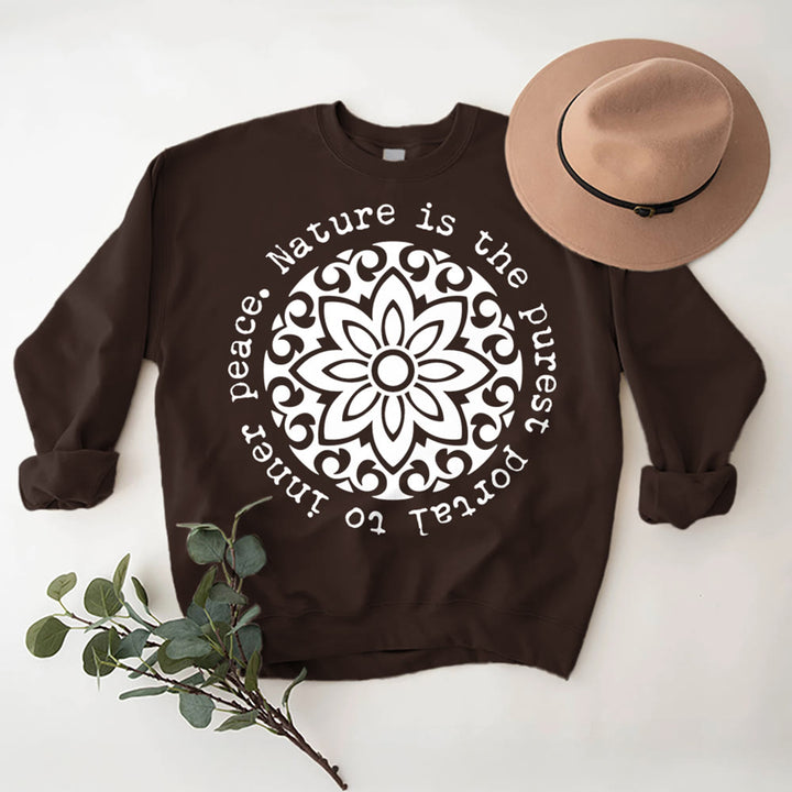 Olivenorma LA NATURE EST LE PORTAIL LE PLUS PUR VERS LA PAIX INTÉRIEURE Sweat-shirt polaire inspirant - Brun - 2XL - image 7