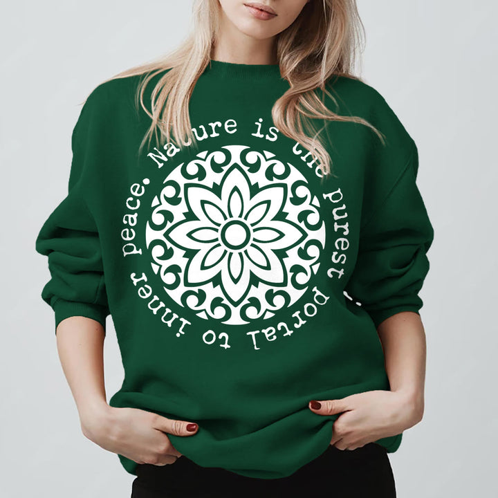 Olivenorma LA NATURE EST LE PORTAIL LE PLUS PUR VERS LA PAIX INTÉRIEURE Sweat-shirt polaire inspirant - Vert - 2XL - image 13