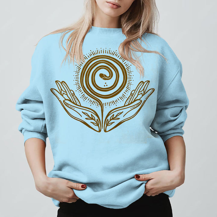 Sweat-shirt ample à col ras du cou et manches longues avec motif spirale de croissance spirituelle Olivenorma - image 16