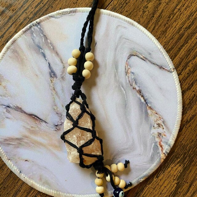 Porte-clés pendentif en cristal naturel avec corde en macramé colorée Olivenorma - Corde noire - Pierre Empereur Rose - image 6