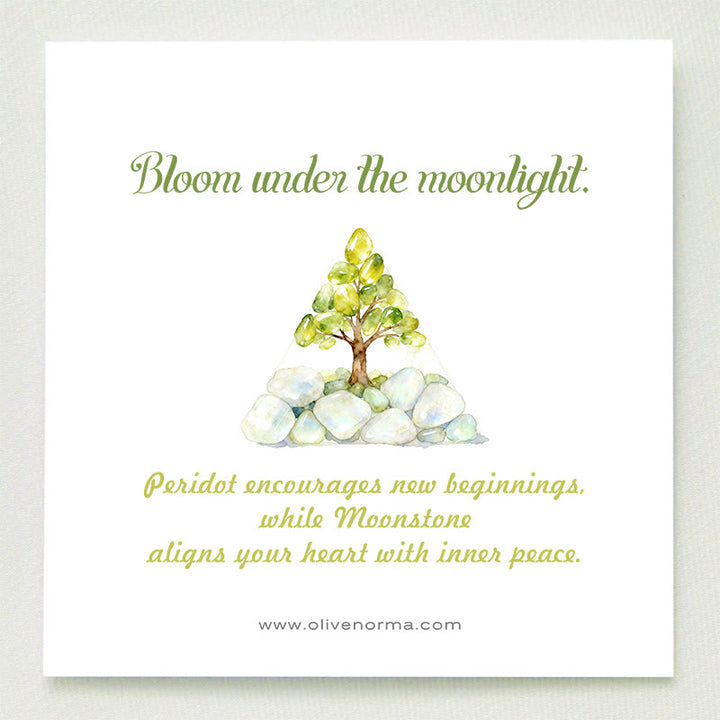 Pyramide d'orgone Olivenorma Moonlit Growth Péridot et pierre de lune grise - image 1