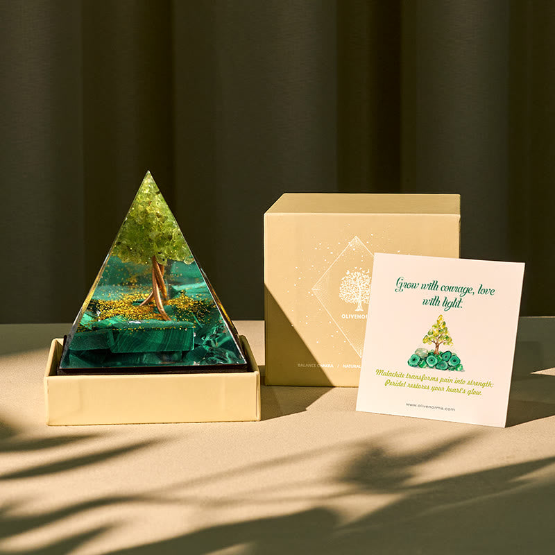 Pyramide d'orgone malachite et péridot de la forêt du Sacré-Cœur Olivenorma - 10*10cm (avec carte) - OUI S'IL VOUS PLAÎT 8 $ - image 0
