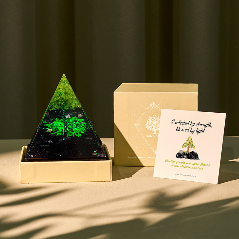 Pyramide d'orgone d'obsidienne et de péridot de la prospérité du gardien Olivenorma - 10 cm x 10 cm (avec carte) - OUI S'IL VOUS PLAÎT 8 $ - image 0