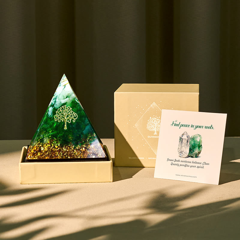 Pyramide d'orgone Olivenorma Heart of Nature en jade vert et quartz clair - 10*10cm (avec carte) - OUI S'IL VOUS PLAÎT 8 $ - image 0