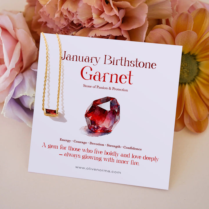 Collier avec pendentif rectangulaire simple Olivenorma en acier inoxydable et pierre de naissance, orné d'une carte cadeau. - Grenat - Avec carte de pierre de naissance - image 1