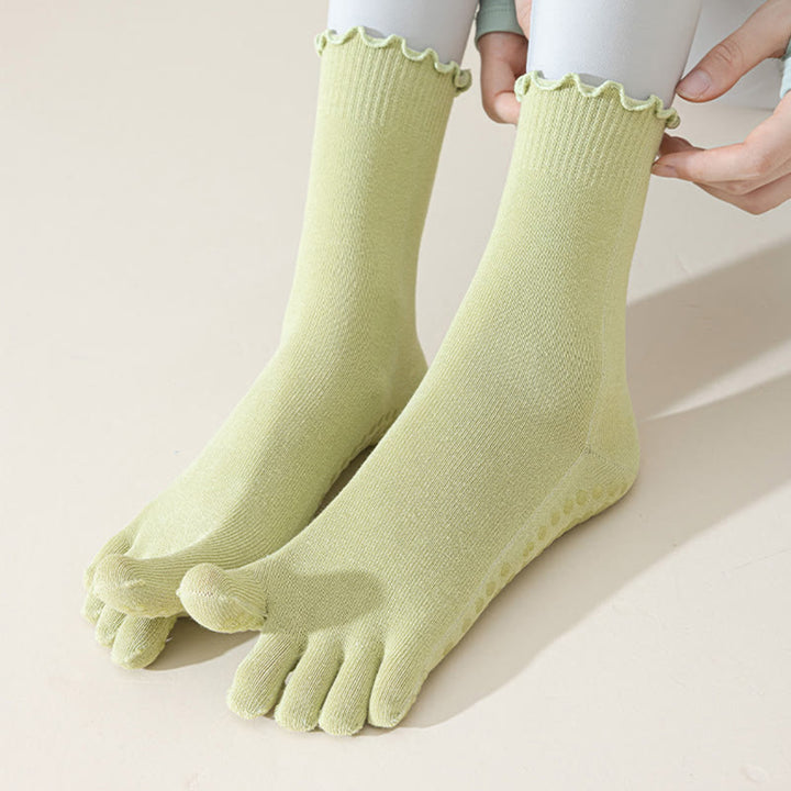 Chaussettes de Pilates et de barre Olivenorma mi-mollet respirantes, antidérapantes, à cinq orteils séparés, avec semelle adhérente et design élégant en dentelle. - image 8