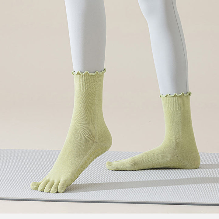 Chaussettes de Pilates et de barre Olivenorma mi-mollet respirantes, antidérapantes, à cinq orteils séparés, avec semelle adhérente et design élégant en dentelle. - image 7