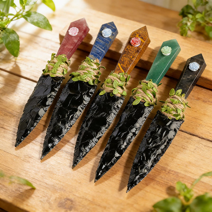 Poignard en pierre brute et cristal naturel Olivenorma, décoration en pierre précieuse - image 0