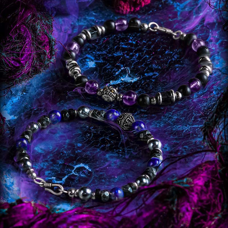 Bracelet Olivenorma en perles d'améthyste et de lapis-lazuli à motif démon - image 0