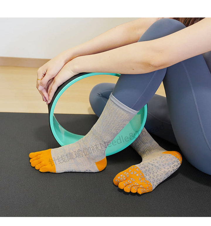 Chaussettes de Pilates et barre Olivenorma respirantes, antidérapantes et à cinq orteils, en coton confortable avec imprimé floral. - image 2