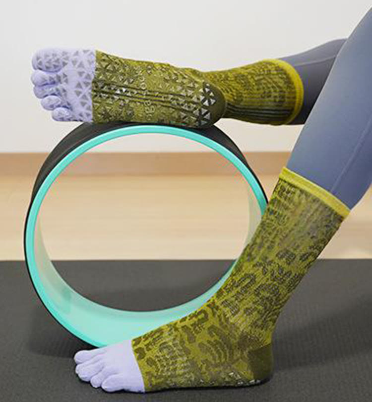 Chaussettes de Pilates et barre Olivenorma respirantes, antidérapantes et à cinq orteils, en coton confortable avec imprimé floral. - image 4