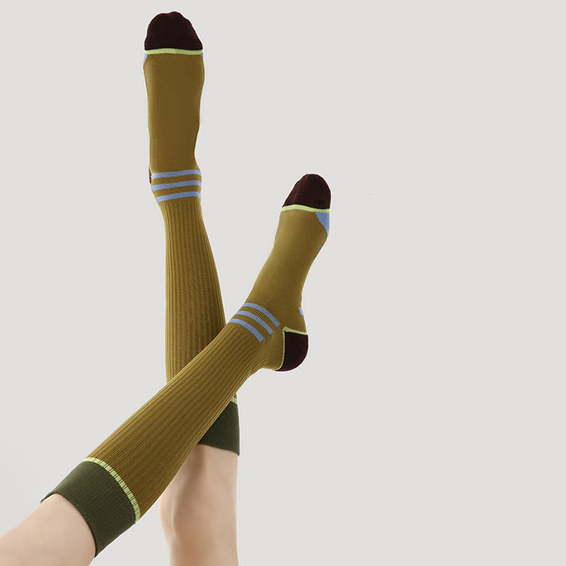 Chaussettes de compression Olivenorma Retro Crew antidérapantes pour Pilates, Barre et yoga, confortables au quotidien, respirantes et coupe athlétique. - image 2