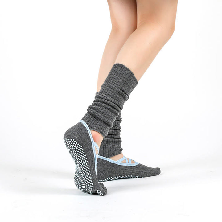 Chaussettes de yoga Olivenorma à bride élastique antidérapantes pour femmes, idéales pour le Pilates et l'entraînement, avec une bride croisée sécurisée et un confort respirant. - image 2