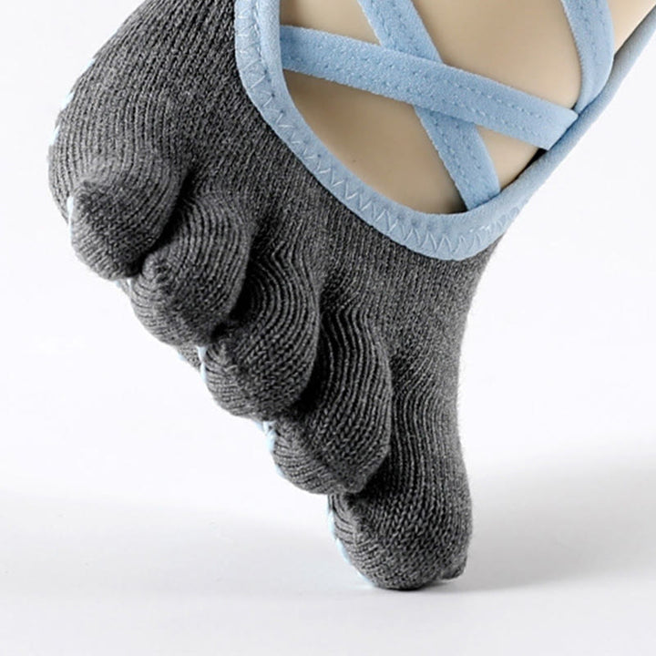 Chaussettes de yoga Olivenorma à bride élastique antidérapantes pour femmes, idéales pour le Pilates et l'entraînement, avec une bride croisée sécurisée et un confort respirant. - image 4