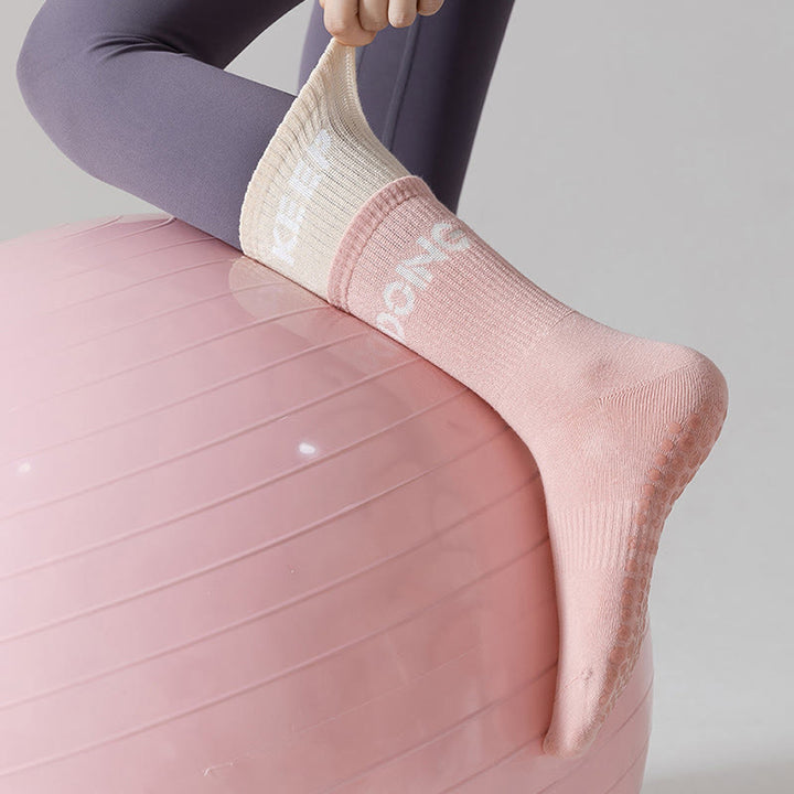 Chaussettes de Pilates et de barre Olivenorma Cushion Grip Crew antidérapantes, confortables et respirantes, avec rembourrage doux et soutien en coton. - image 9