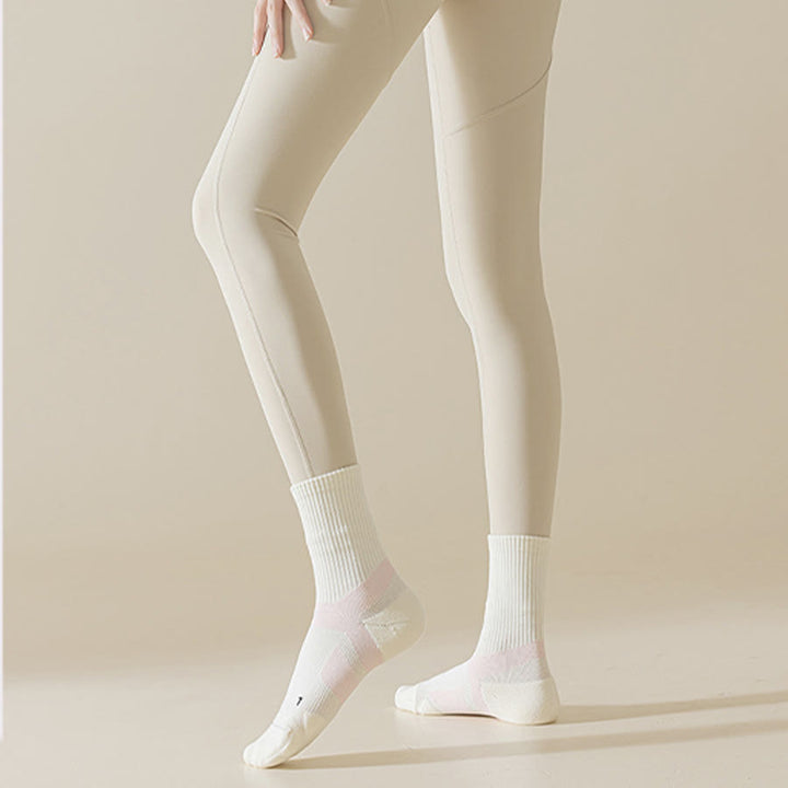Chaussettes de yoga Olivenorma mi-mollet, respirantes, confortables et antidérapantes, idéales pour le Pilates et la barre, pour femmes. - image 3