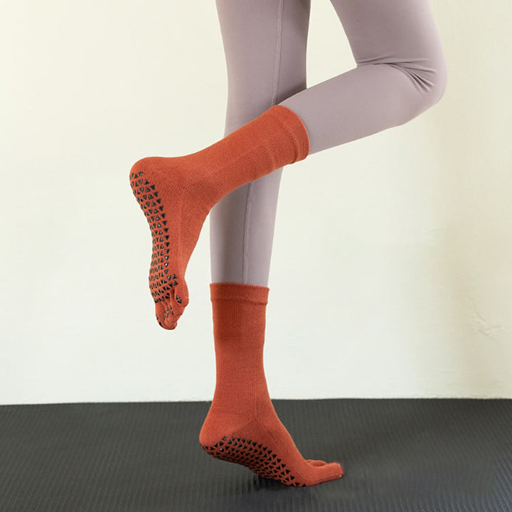Chaussettes de yoga Olivenorma mi-mollet à cinq orteils, en coton respirant, antidérapantes et confortables pour l'entraînement et le yoga. - image 2