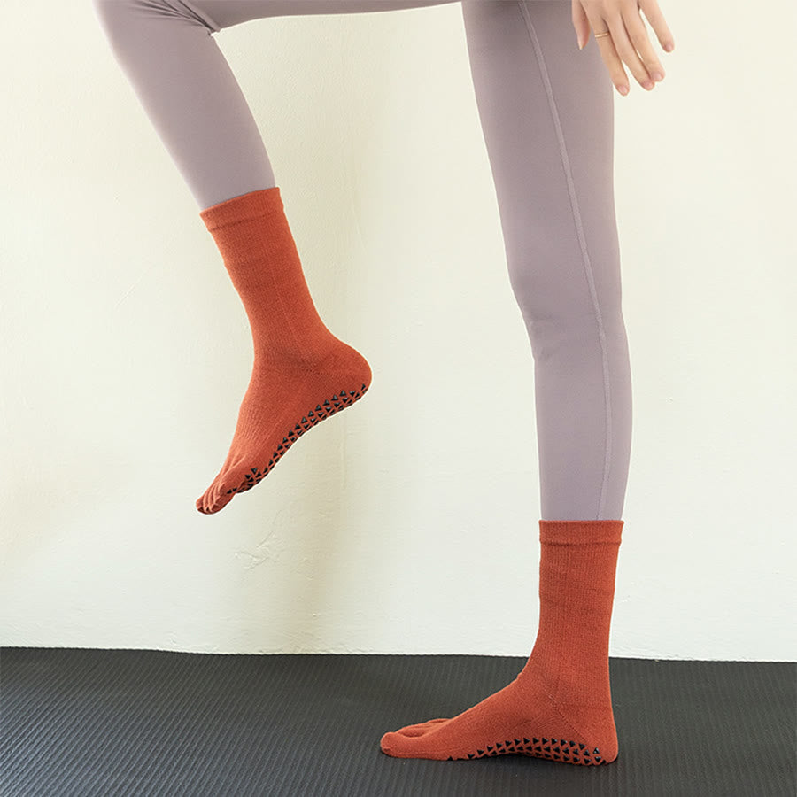 Chaussettes de yoga Olivenorma mi-mollet à cinq orteils, en coton respirant, antidérapantes et confortables pour l'entraînement et le yoga. - image 4