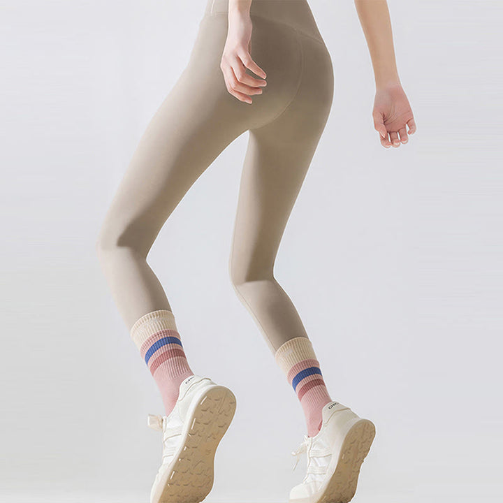 Chaussettes de yoga Olivenorma mi-mollet en coton, confortables et antidérapantes, color-block, couvrantes et confortables pour femmes - image 5