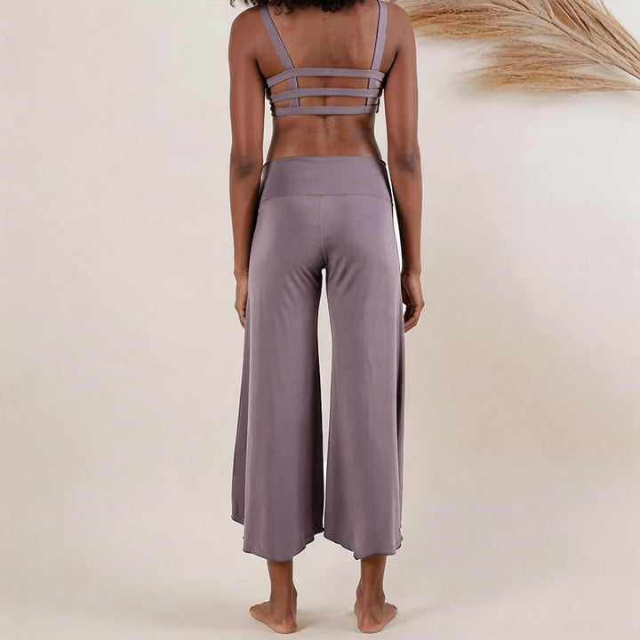 Pantalon de yoga court taille haute Olivenorma, couleur unie et extensible, idéal pour le sport et la détente. Coupe évasée. - image 5