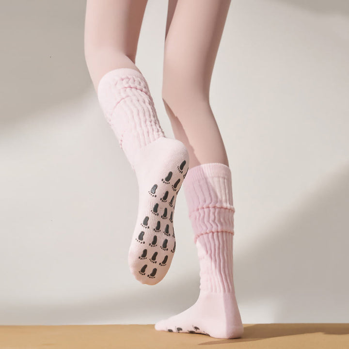Chaussettes de yoga Olivenorma pour femmes, en silicone, antidérapantes, offrant une posture stable, un amorti optimal et une excellente respirabilité. Elles sont entièrement en silicone, respirantes et élastiques. Idéales pour l'entraînement et le sport.  - image 2