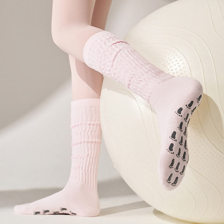 Chaussettes de yoga Olivenorma pour femmes, en silicone, antidérapantes, offrant une posture stable, un amorti optimal et une excellente respirabilité. Elles sont entièrement en silicone, respirantes et élastiques. Idéales pour l'entraînement et le sport.  - image 4