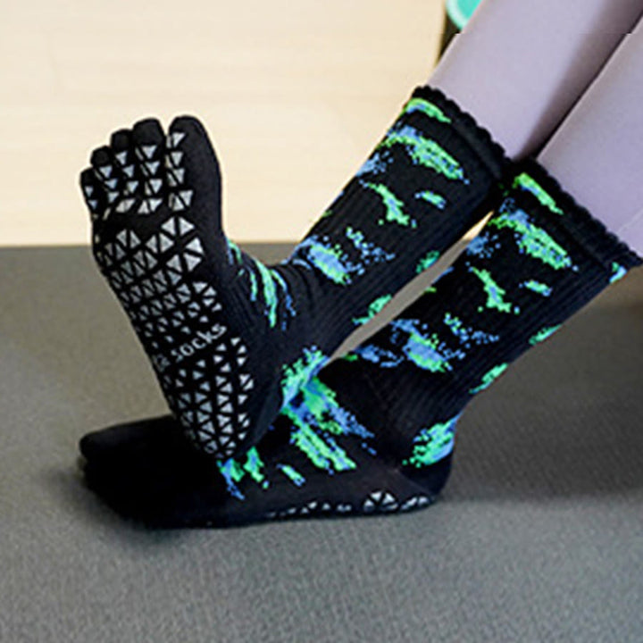 Chaussettes de yoga Olivenorma pour femmes, haute élasticité, tige mi-haute, antidérapantes, à picots en silicone, pour un confort optimal toute la journée, idéales pour la salle de sport en intérieur. - image 14