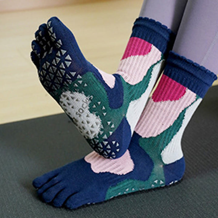 Chaussettes de yoga Olivenorma pour femmes, haute élasticité, tige mi-haute, antidérapantes, à picots en silicone, pour un confort optimal toute la journée, idéales pour la salle de sport en intérieur. - image 0