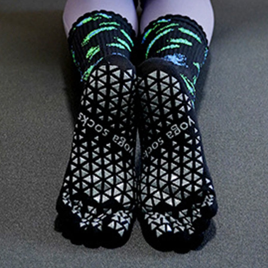 Chaussettes de yoga Olivenorma pour femmes, haute élasticité, tige mi-haute, antidérapantes, à picots en silicone, pour un confort optimal toute la journée, idéales pour la salle de sport en intérieur. - image 11