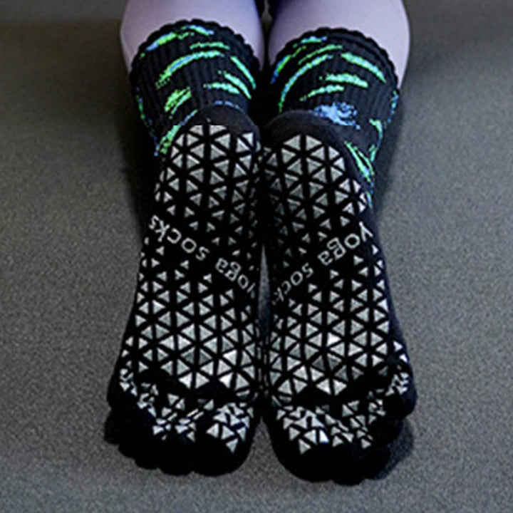 Chaussettes de yoga Olivenorma pour femmes, haute élasticité, tige mi-haute, antidérapantes, à picots en silicone, pour un confort optimal toute la journée, idéales pour la salle de sport en intérieur. - image 11