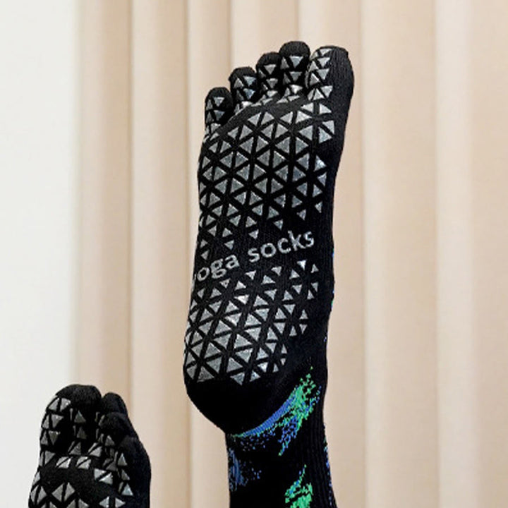 Chaussettes de yoga Olivenorma pour femmes, haute élasticité, tige mi-haute, antidérapantes, à picots en silicone, pour un confort optimal toute la journée, idéales pour la salle de sport en intérieur. - image 13
